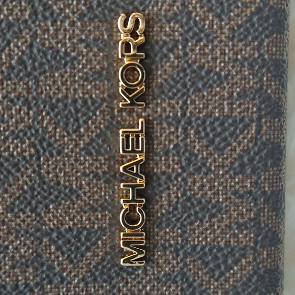 👜 Michael Kors Mercer X-small Brown Signature Crossbody NWT👜 - Picture 11 of 11